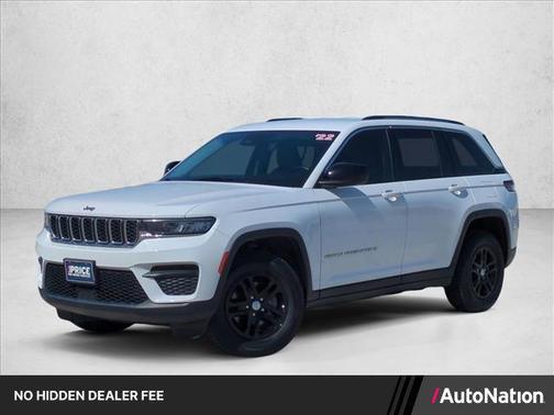 Bright White Clearcoat 2022 Jeep Grand Cherokee Laredo