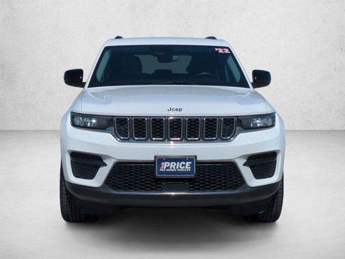 Bright White Clearcoat 2022 Jeep Grand Cherokee Laredo