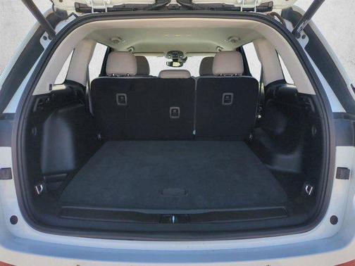 Bright White Clearcoat 2022 Jeep Grand Cherokee Laredo