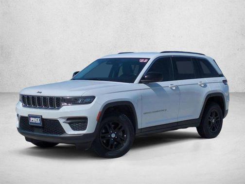 Bright White Clearcoat 2022 Jeep Grand Cherokee Laredo