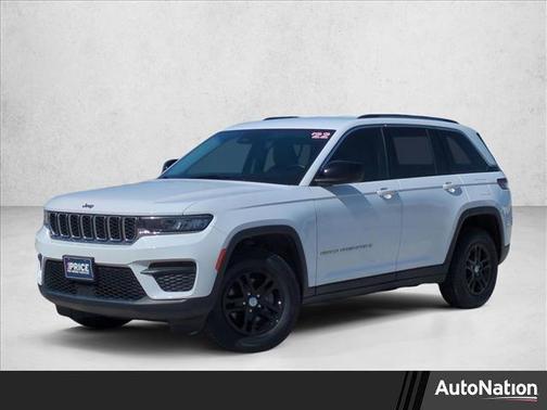 Bright White Clearcoat 2022 Jeep Grand Cherokee Laredo
