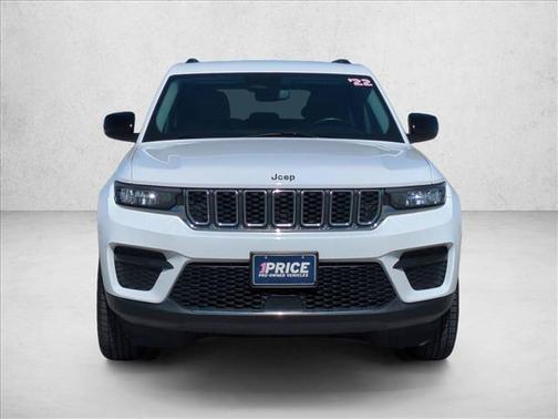 Bright White Clearcoat 2022 Jeep Grand Cherokee Laredo