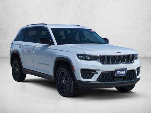 Bright White Clearcoat 2022 Jeep Grand Cherokee Laredo