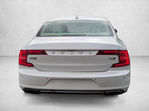 2017 Volvo S90 T6 Momentum