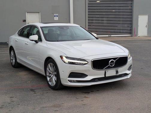 2017 Volvo S90 T6 Momentum
