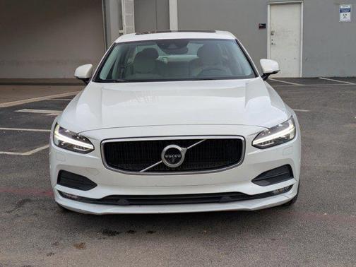 2017 Volvo S90 T6 Momentum