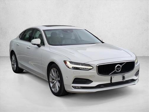 2017 Volvo S90 T6 Momentum