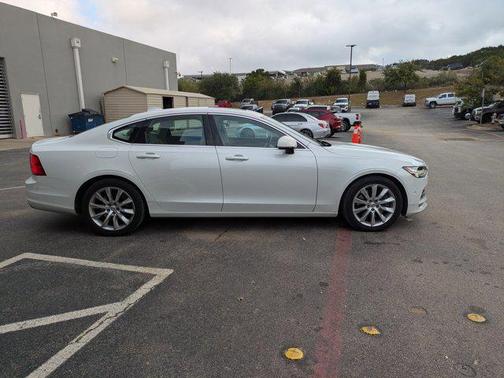 2017 Volvo S90 T6 Momentum