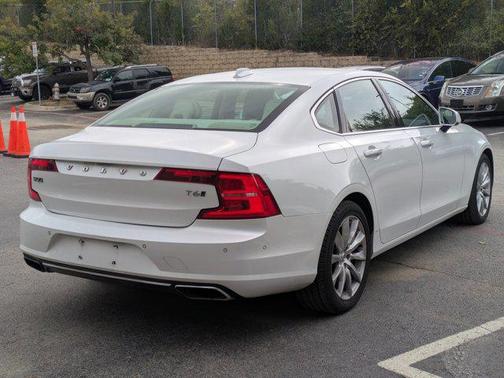 2017 Volvo S90 T6 Momentum