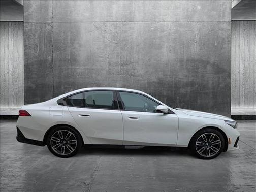 2024 BMW 530 i xDrive