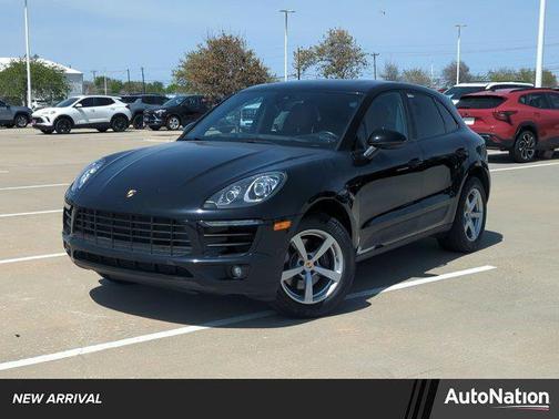 Jet Black Metallic 2017 Porsche Macan Macan