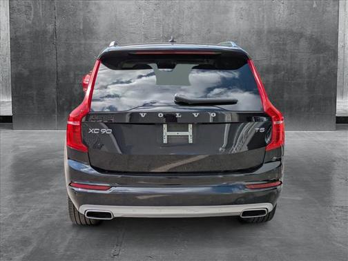 2021 Volvo XC90 T5 Momentum
