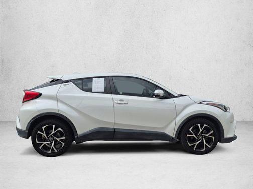 Blizzard Pearl 2018 Toyota C-HR XLE Premium