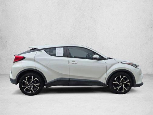 Blizzard Pearl 2018 Toyota C-HR XLE Premium