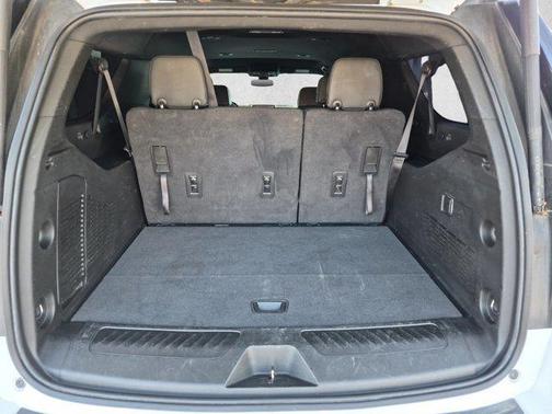Summit White 2022 Chevrolet Suburban LT