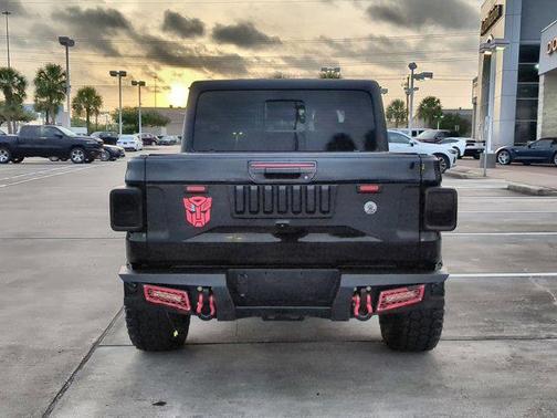 2022 Jeep Gladiator Sport