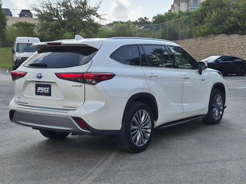 Blizzard Pearl 2021 Toyota Highlander Hybrid Platinum