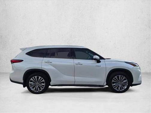 Blizzard Pearl 2021 Toyota Highlander Hybrid Platinum