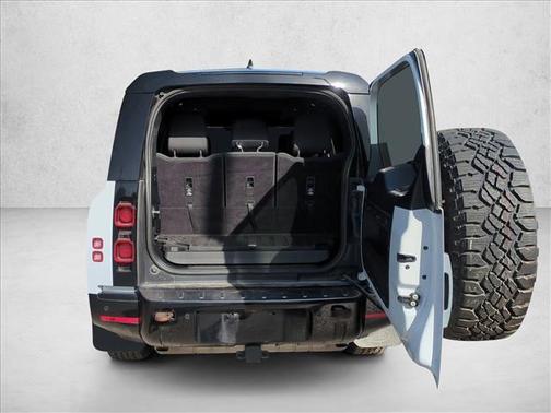 2023 Land Rover Defender 130 X-Dynamic SE