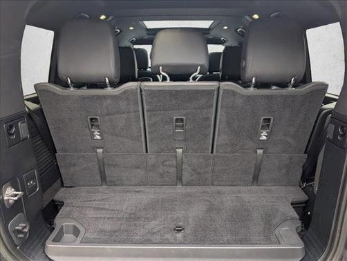 Yulong White Metallic 2023 Land Rover Defender 130 X-Dynamic SE