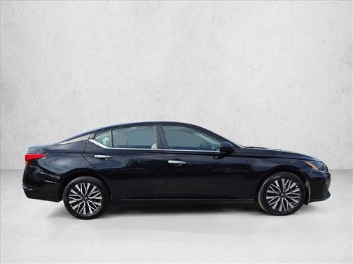 Super Black 2025 Nissan Altima SV FWD