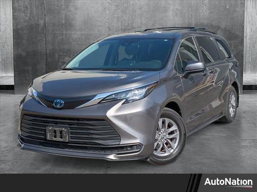 2022 Toyota Sienna LE
