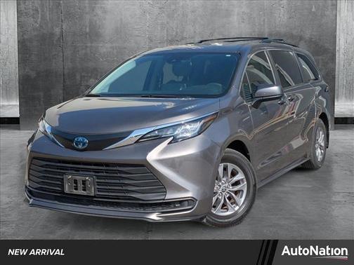 2022 Toyota Sienna LE