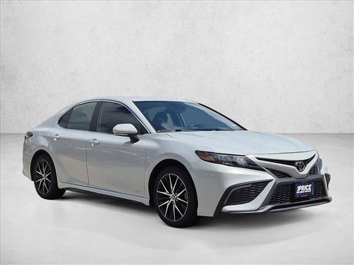 White 2022 Toyota Camry SE