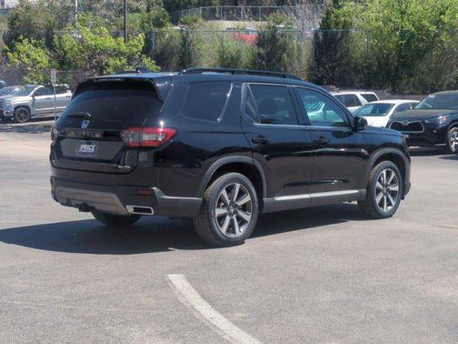 Crystal Black Pearl 2023 Honda Pilot AWD Elite