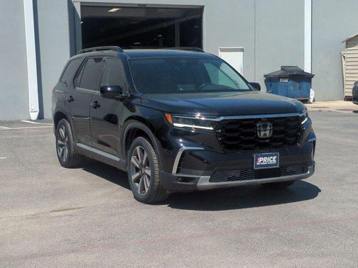 Crystal Black Pearl 2023 Honda Pilot AWD Elite