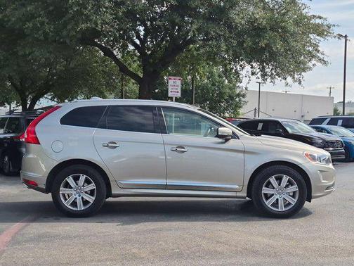 Seashell Metallic 2016 Volvo XC60 T6 Drive-E