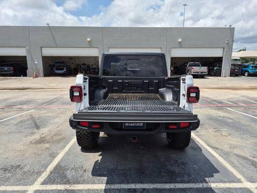 Bright White Clearcoat 2021 Jeep Gladiator Rubicon