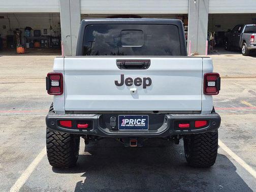 Bright White Clearcoat 2021 Jeep Gladiator Rubicon