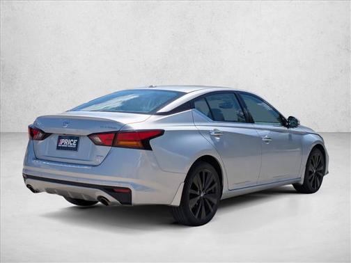 Brilliant Silver Metallic 2022 Nissan Altima Platinum Intelligent AWD