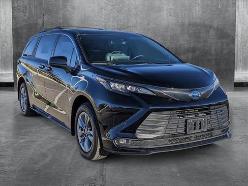 2022 Toyota Sienna XLE