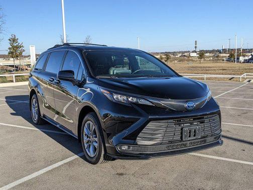 2022 Toyota Sienna XLE