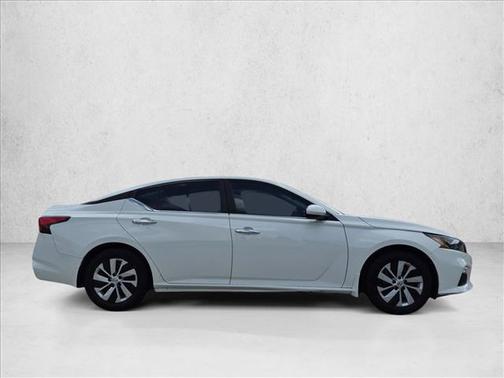Glacier White 2022 Nissan Altima S FWD