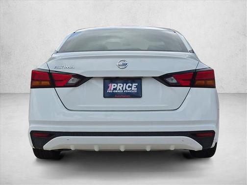 Glacier White 2022 Nissan Altima S FWD