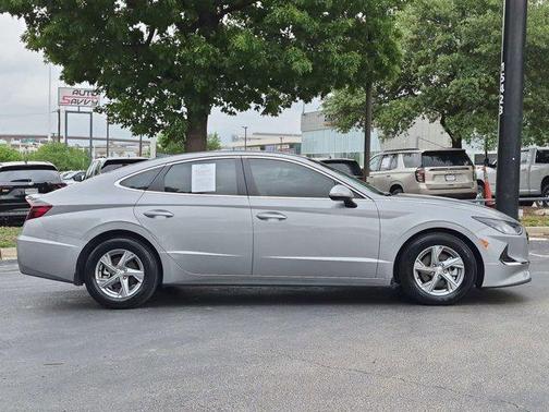 2023 Hyundai SONATA SE