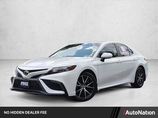 White 2022 Toyota Camry SE