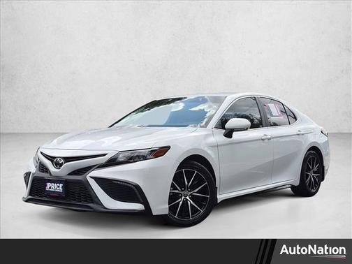 White 2022 Toyota Camry SE