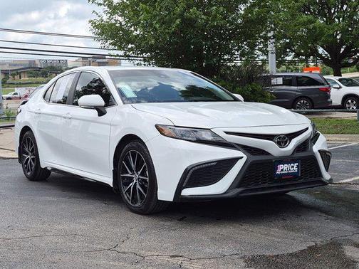 White 2022 Toyota Camry SE