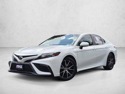 White 2022 Toyota Camry SE
