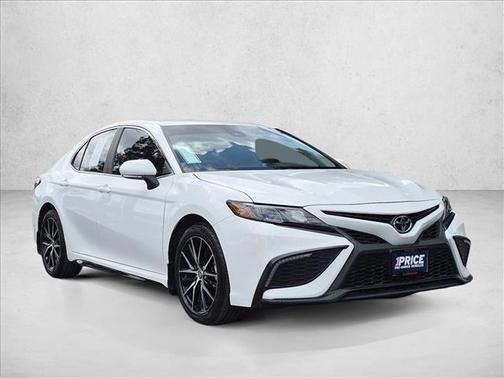 White 2022 Toyota Camry SE