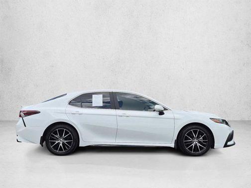 White 2022 Toyota Camry SE