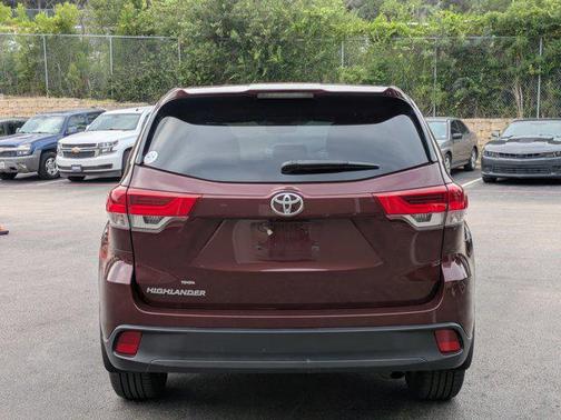 2019 Toyota Highlander LE