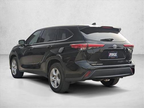 2022 Toyota Highlander LE