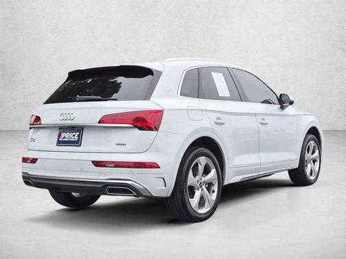 Glacier White Metallic 2023 Audi Q5 45 S line Premium Plus