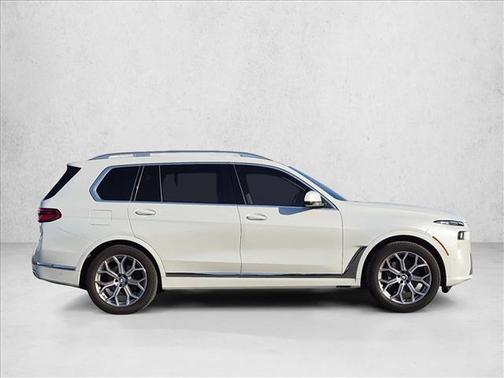 Mineral White Metallic 2024 BMW X7 xDrive40i