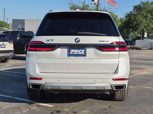 Mineral White Metallic 2024 BMW X7 xDrive40i